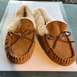 Minnetonka women’s Chrissy Slipper Booties